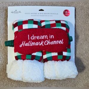 New Hallmark Cozy Socks & Eye Mask Set – “I Dream In Hallmark Channel” Bundle